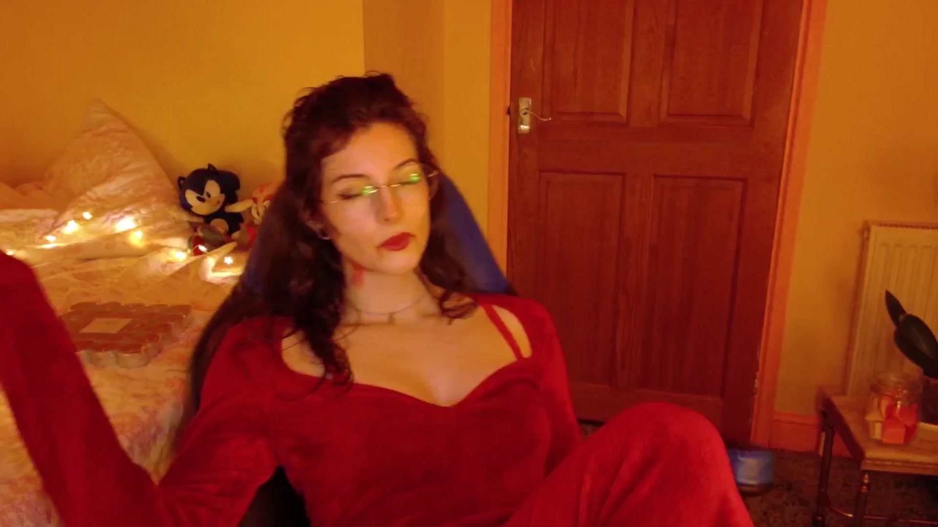 Gallery image thumbnail from porcelaincity's myfreecams stream on, 10/28/2025, 21:01 image 12 of 20