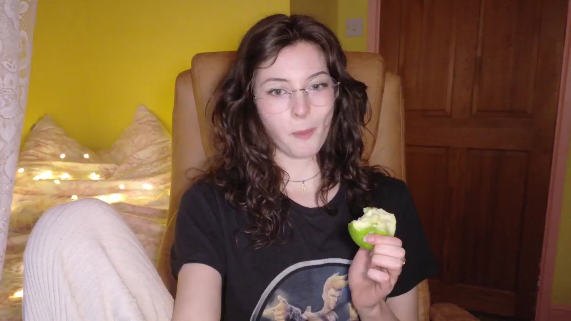 Gallery image thumbnail from porcelaincity's myfreecams stream on, 10/30/2025, 18:31 image 2 of 20