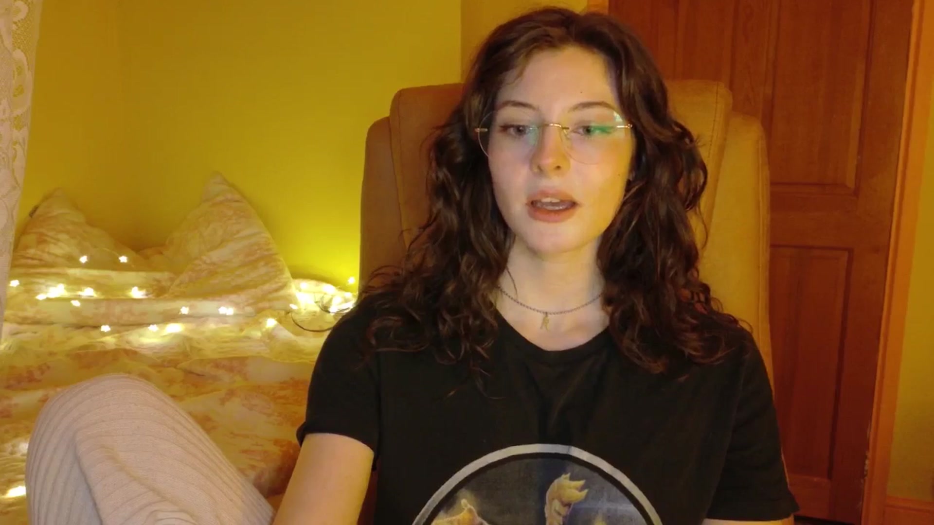 Gallery image thumbnail from porcelaincity's myfreecams stream on, 10/30/2025, 18:31 image 10 of 20