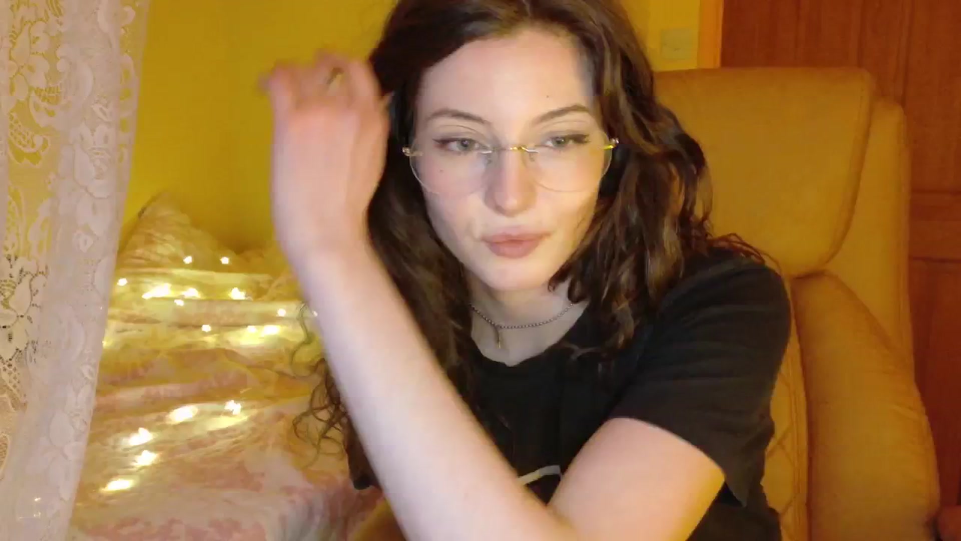Gallery image thumbnail from porcelaincity's myfreecams stream on, 10/30/2025, 18:31 image 5 of 20