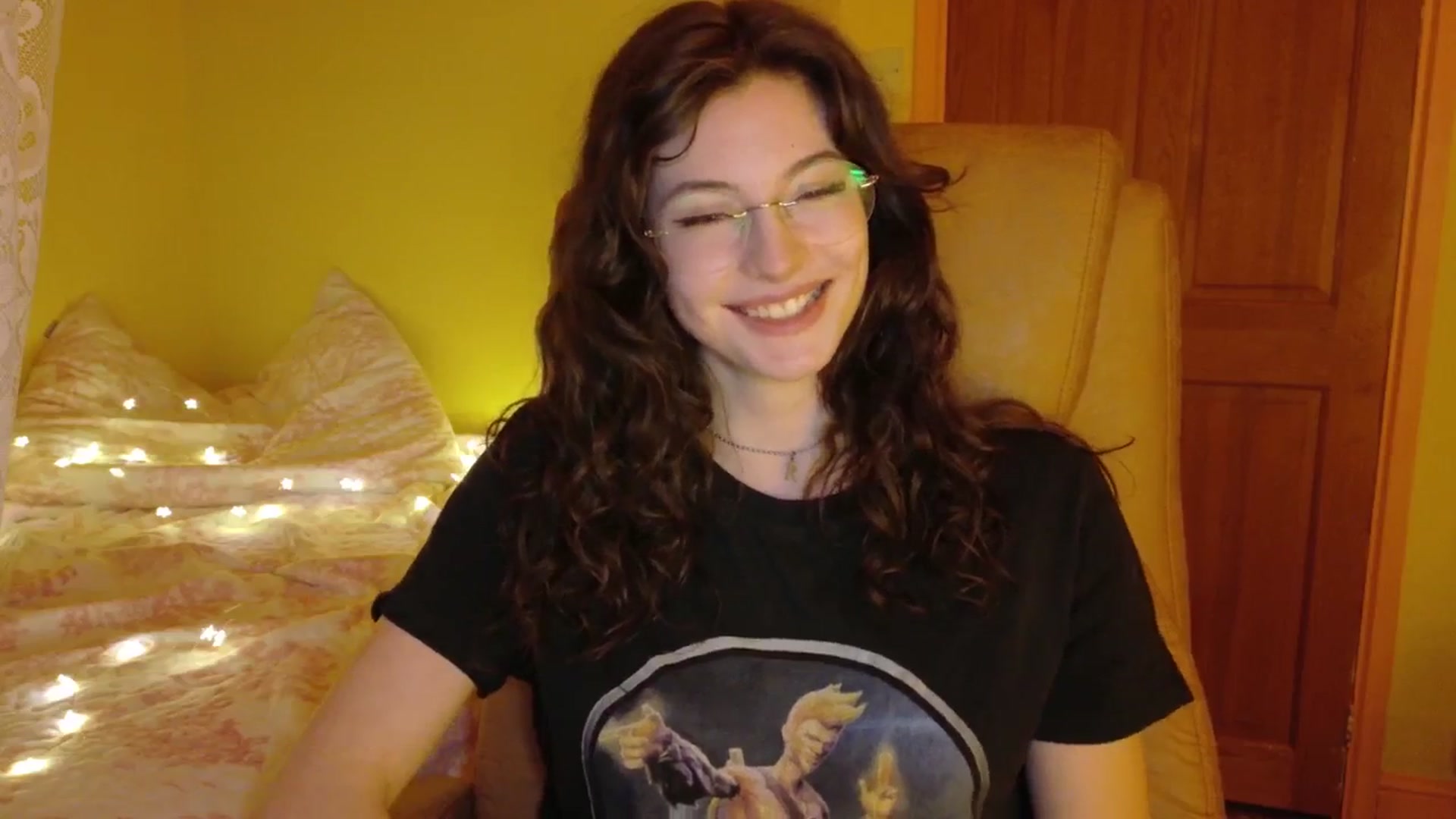 Gallery image thumbnail from porcelaincity's myfreecams stream on, 10/30/2025, 18:31 image 9 of 20