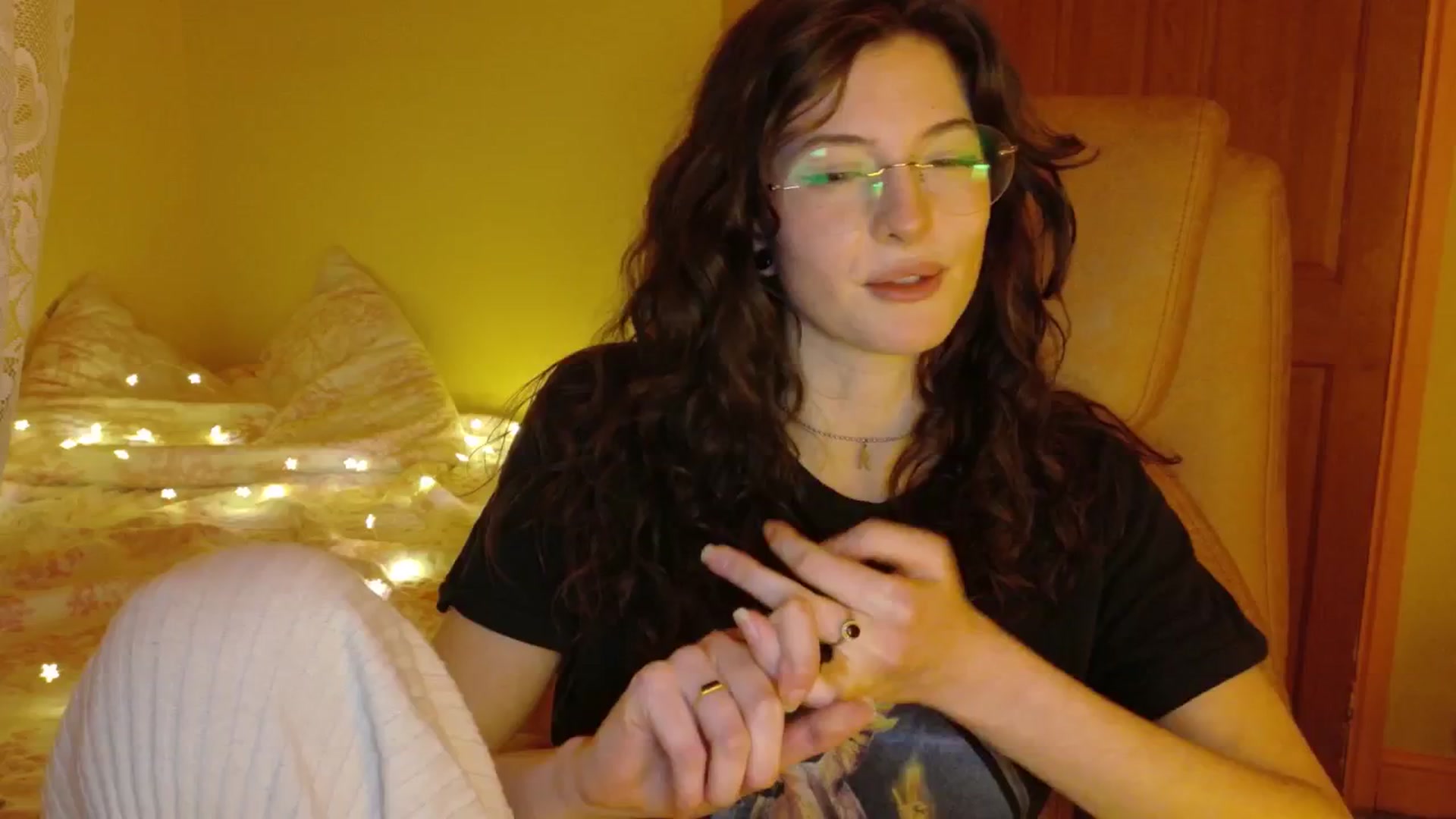 Gallery image thumbnail from porcelaincity's myfreecams stream on, 10/30/2025, 18:31 image 17 of 20