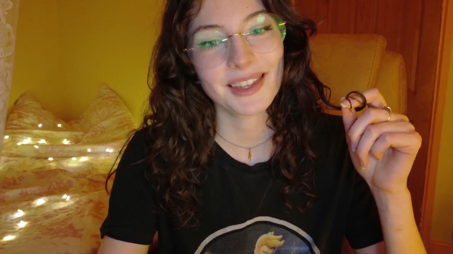 Gallery image thumbnail from porcelaincity's myfreecams stream on, 10/30/2025, 18:31 image 12 of 20