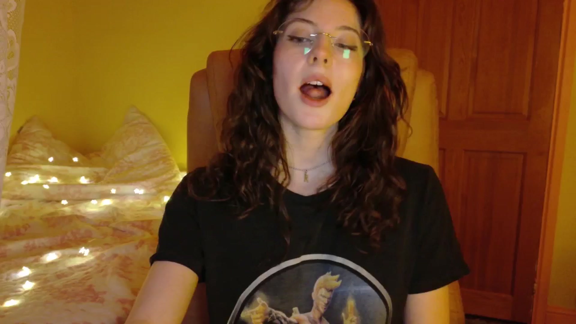 Gallery image thumbnail from porcelaincity's myfreecams stream on, 10/30/2025, 18:31 image 7 of 20