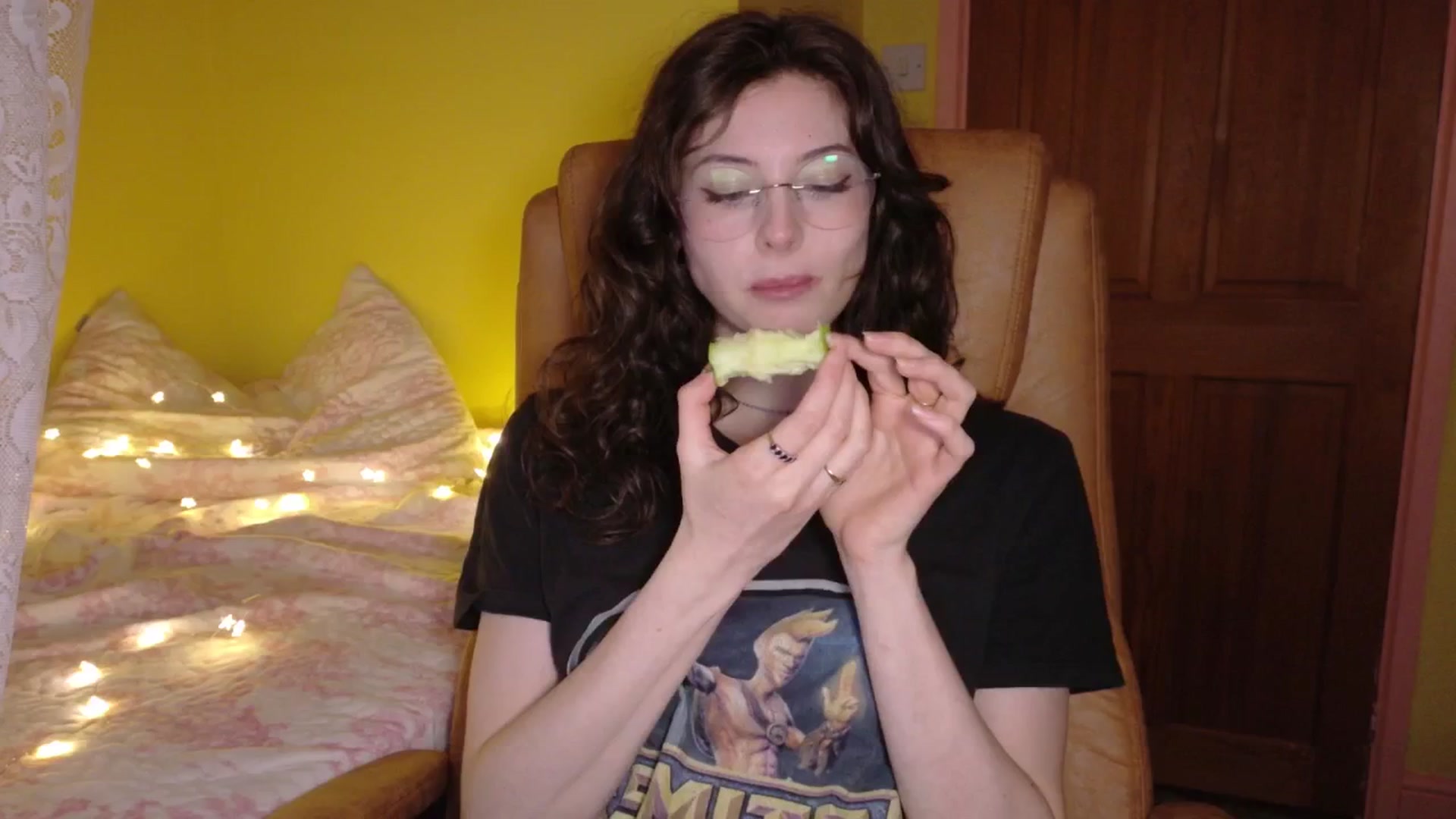 Gallery image thumbnail from porcelaincity's myfreecams stream on, 10/30/2025, 18:31 image 3 of 20