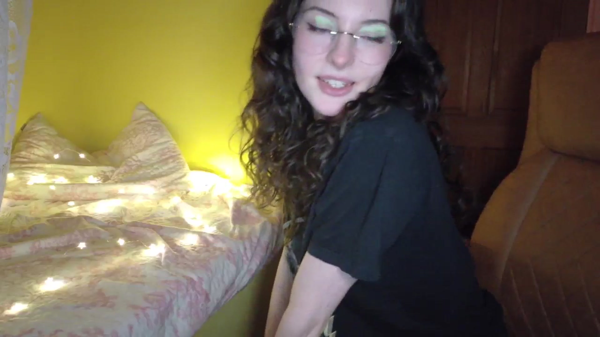 Gallery image thumbnail from porcelaincity's myfreecams stream on, 10/30/2025, 18:31 image 19 of 20