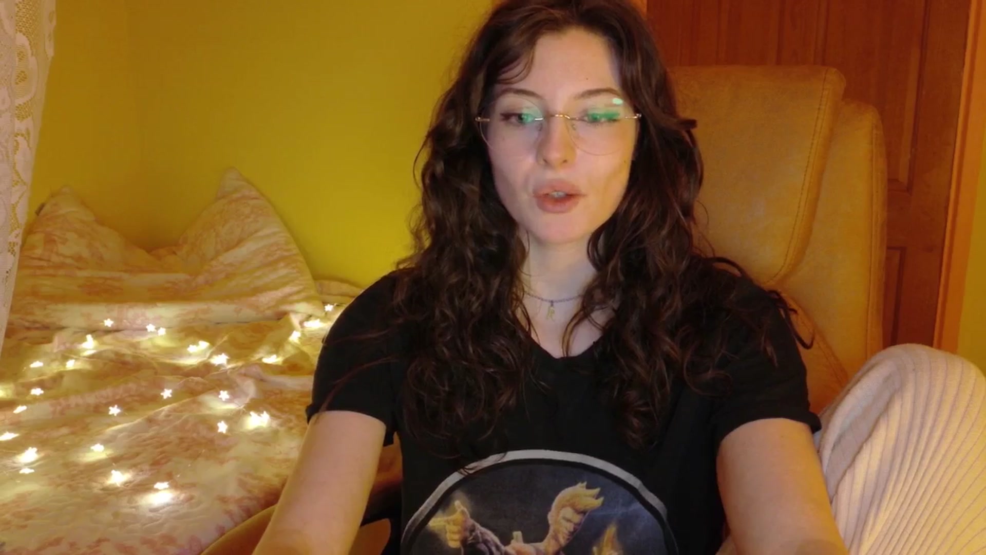 Gallery image thumbnail from porcelaincity's myfreecams stream on, 10/30/2025, 18:31 image 20 of 20