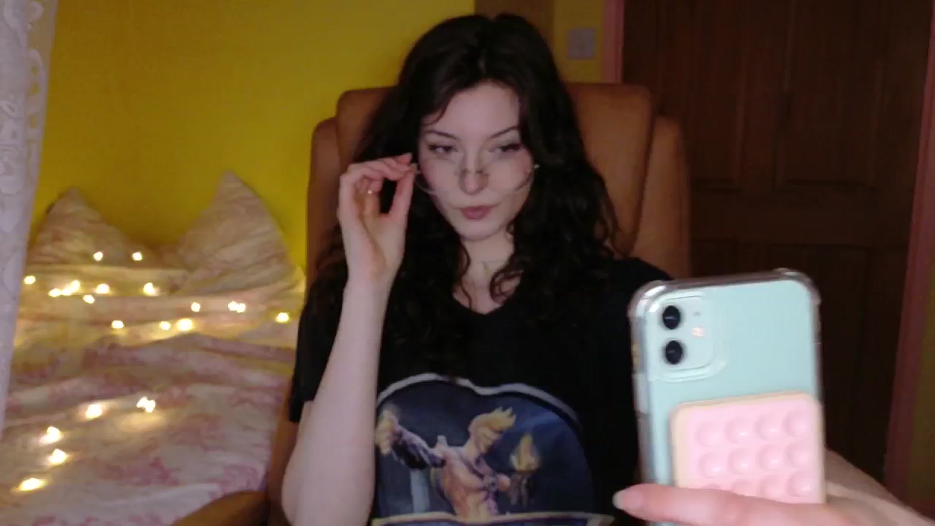 Gallery image thumbnail from porcelaincity's myfreecams stream on, 10/30/2025, 18:31 image 1 of 20