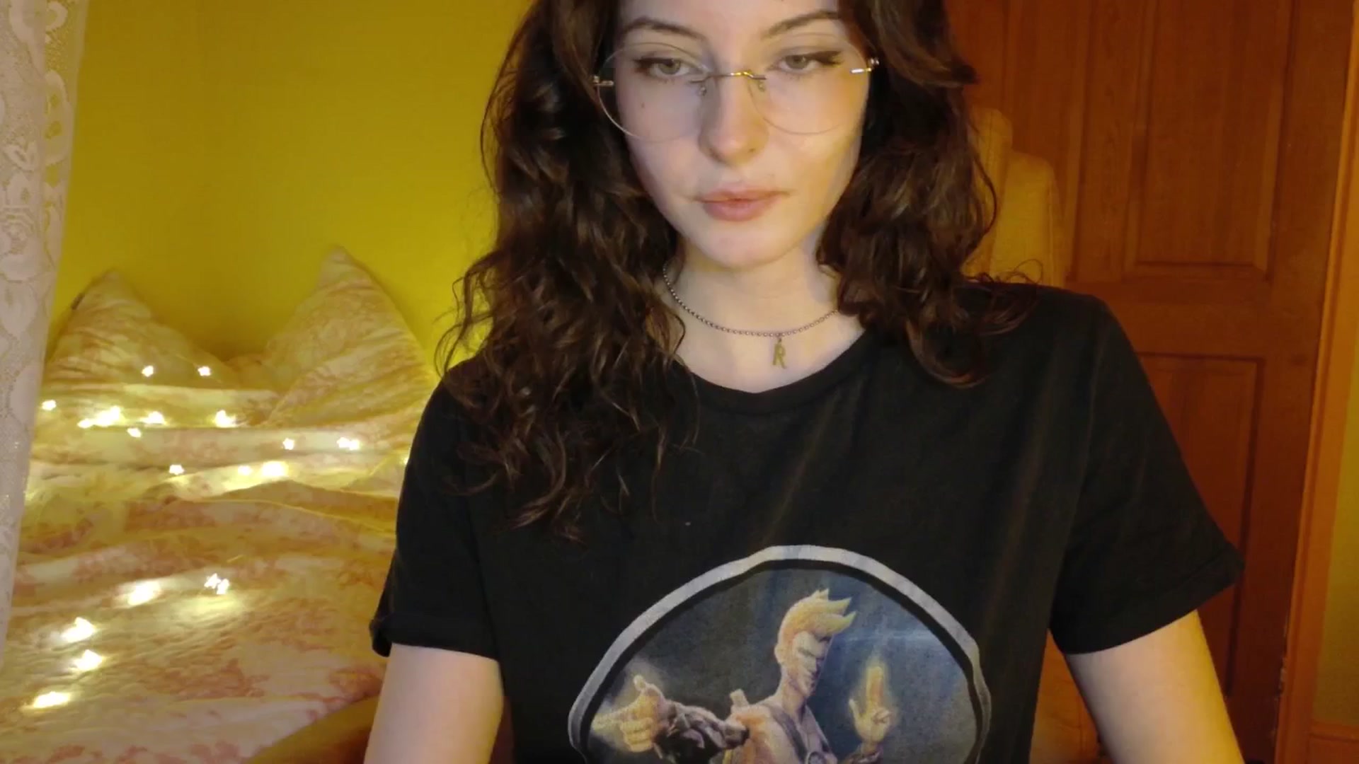 Gallery image thumbnail from porcelaincity's myfreecams stream on, 10/30/2025, 18:31 image 4 of 20