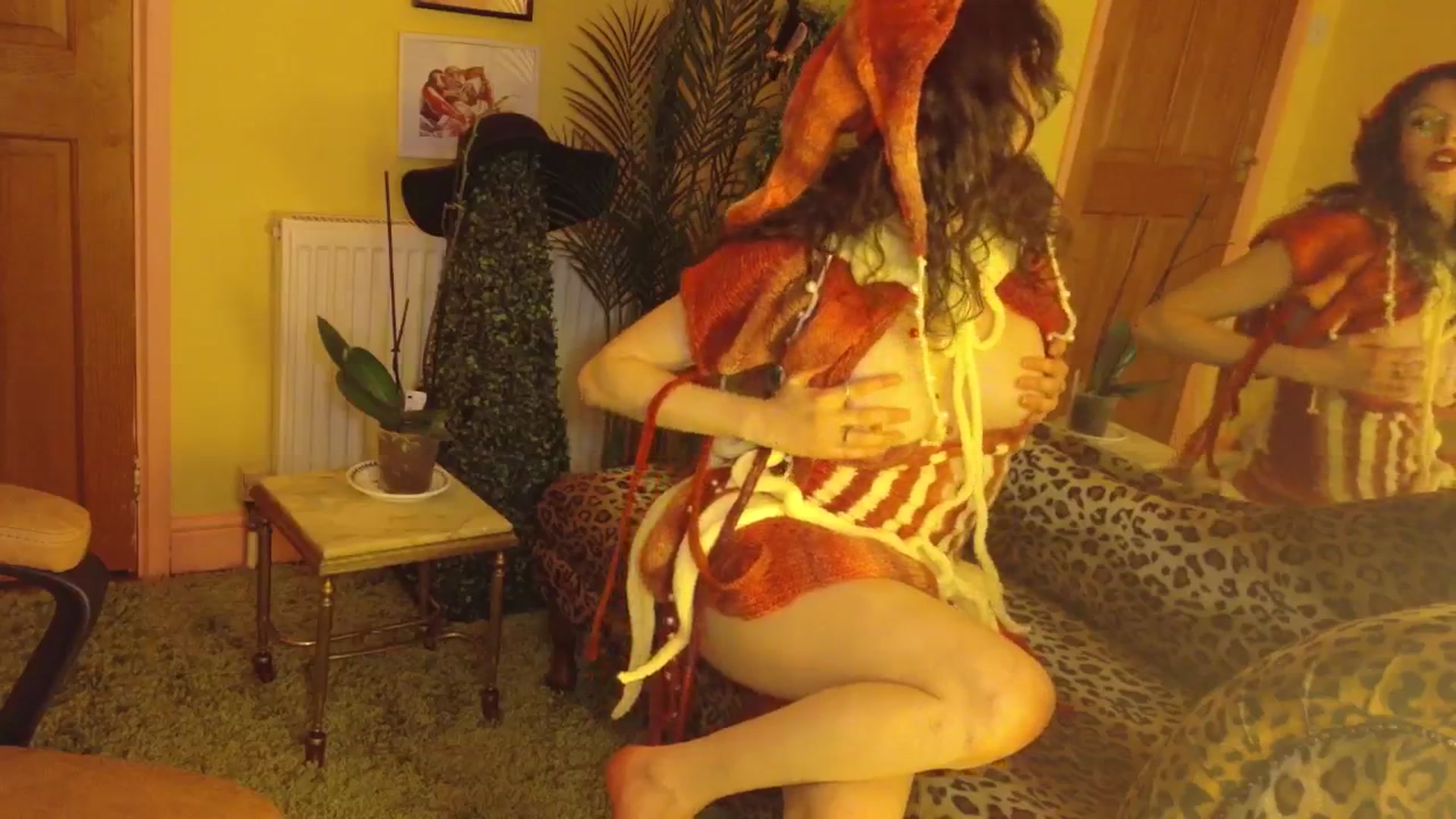 Gallery image thumbnail from porcelaincity's myfreecams stream on, 10/31/2025, 22:42 image 2 of 20