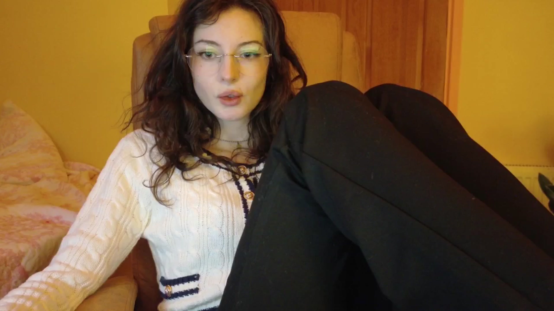 Gallery image thumbnail from porcelaincity's myfreecams stream on, 11/03/2025, 18:52 image 5 of 20