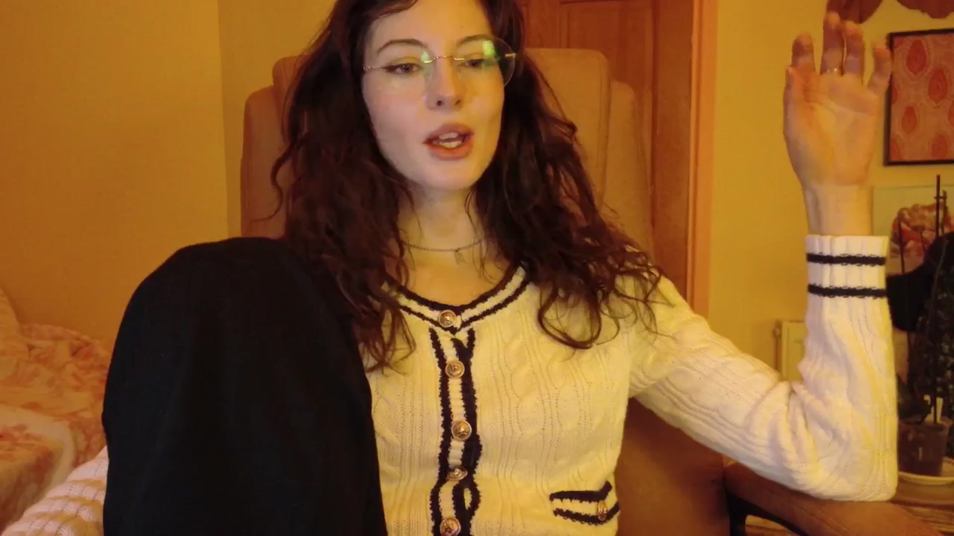 Gallery image thumbnail from porcelaincity's myfreecams stream on, 11/03/2025, 18:52 image 10 of 20