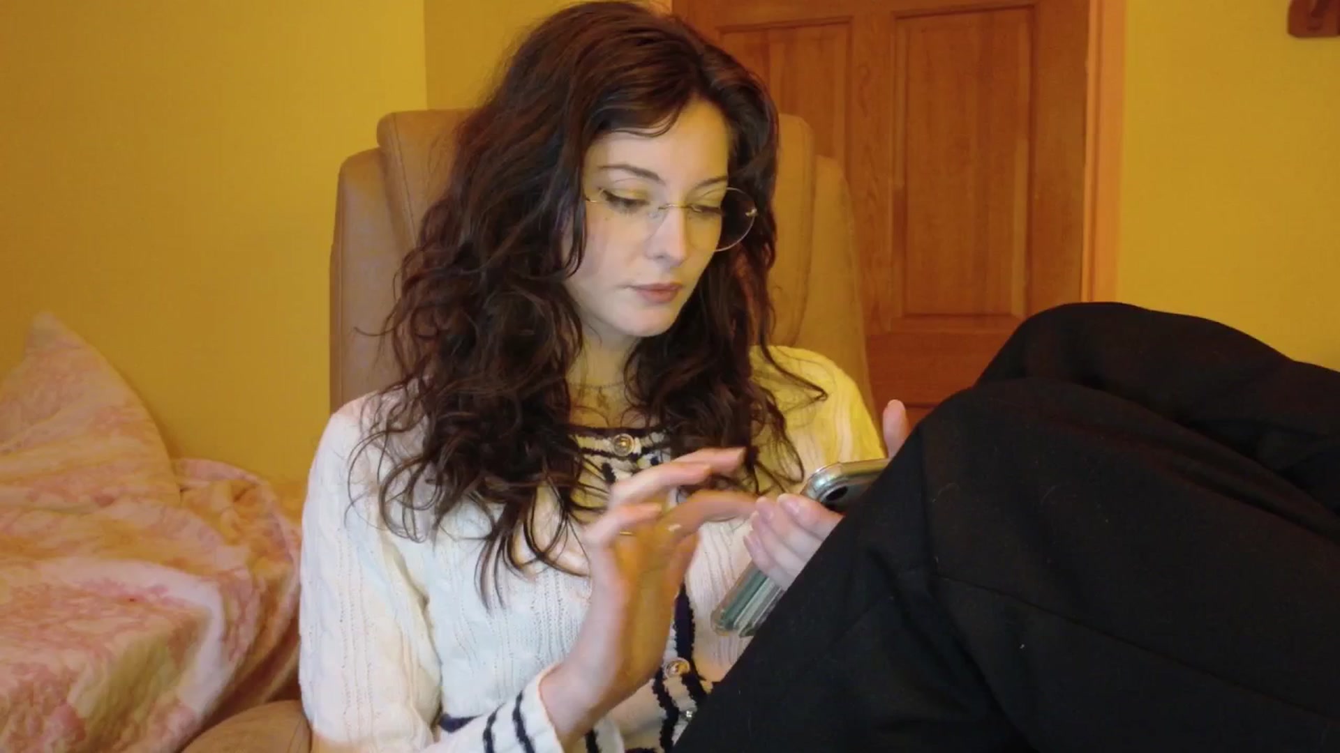 Gallery image thumbnail from porcelaincity's myfreecams stream on, 11/03/2025, 18:52 image 4 of 20