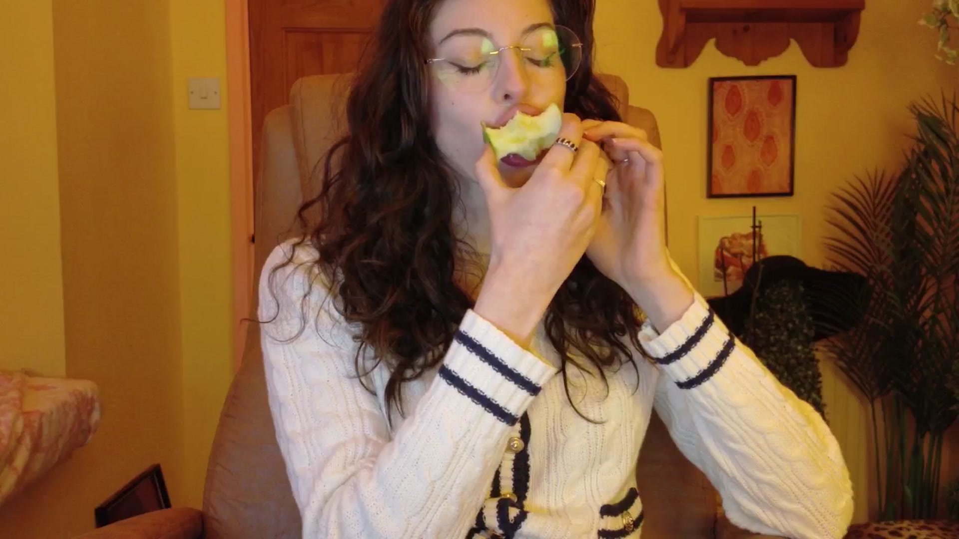 Gallery image thumbnail from porcelaincity's myfreecams stream on, 11/03/2025, 18:52 image 2 of 20