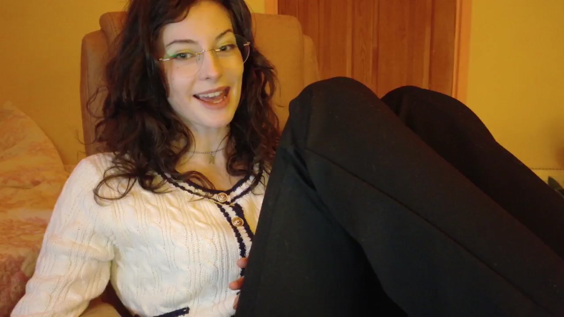 Gallery image thumbnail from porcelaincity's myfreecams stream on, 11/03/2025, 18:52 image 6 of 20