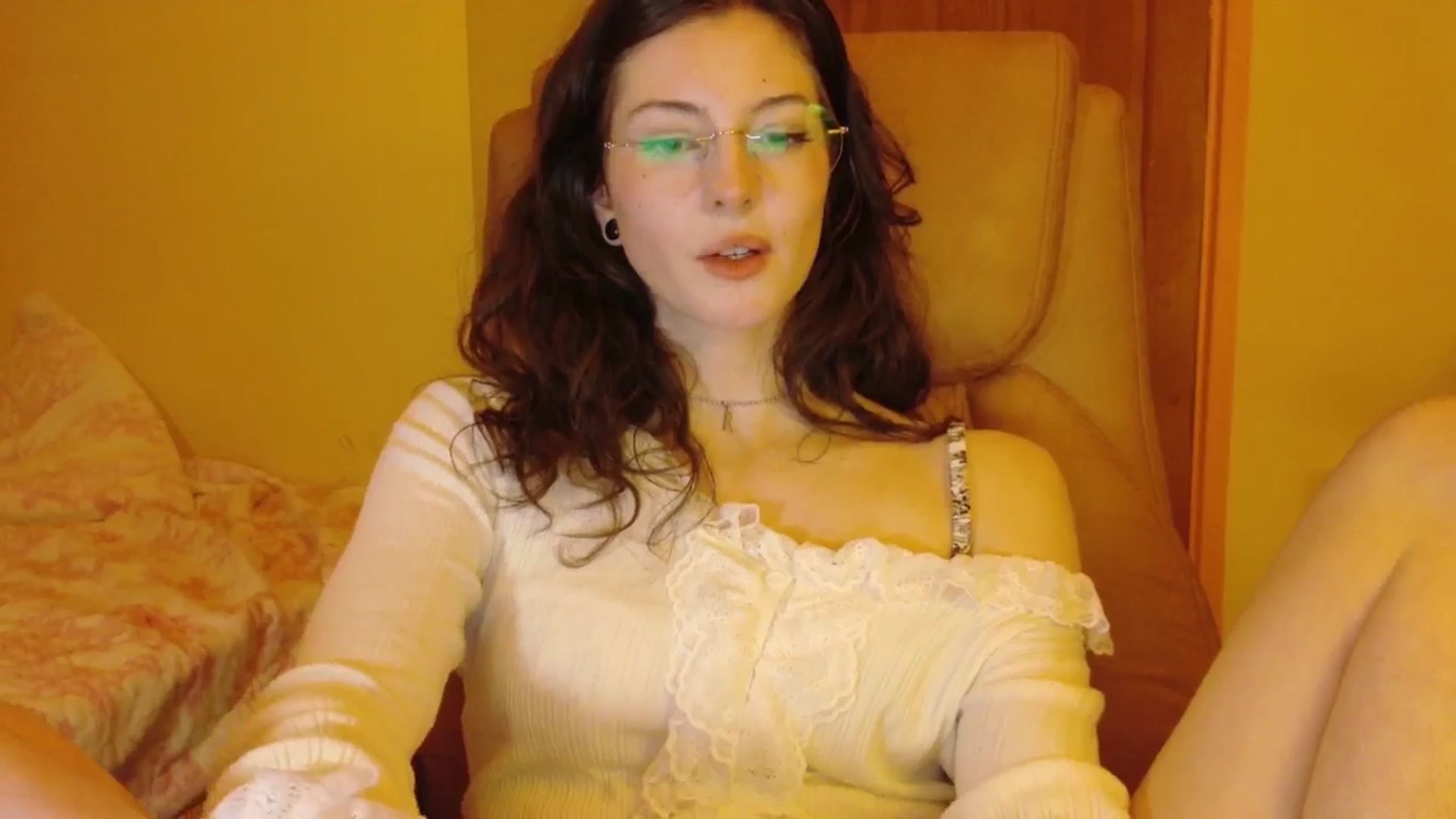 Gallery image thumbnail from porcelaincity's myfreecams stream on, 11/04/2025, 19:26 image 17 of 20