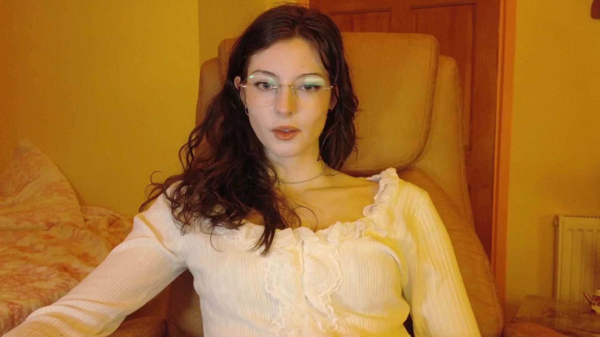 Gallery image thumbnail from porcelaincity's myfreecams stream on, 11/04/2025, 19:26 image 3 of 20