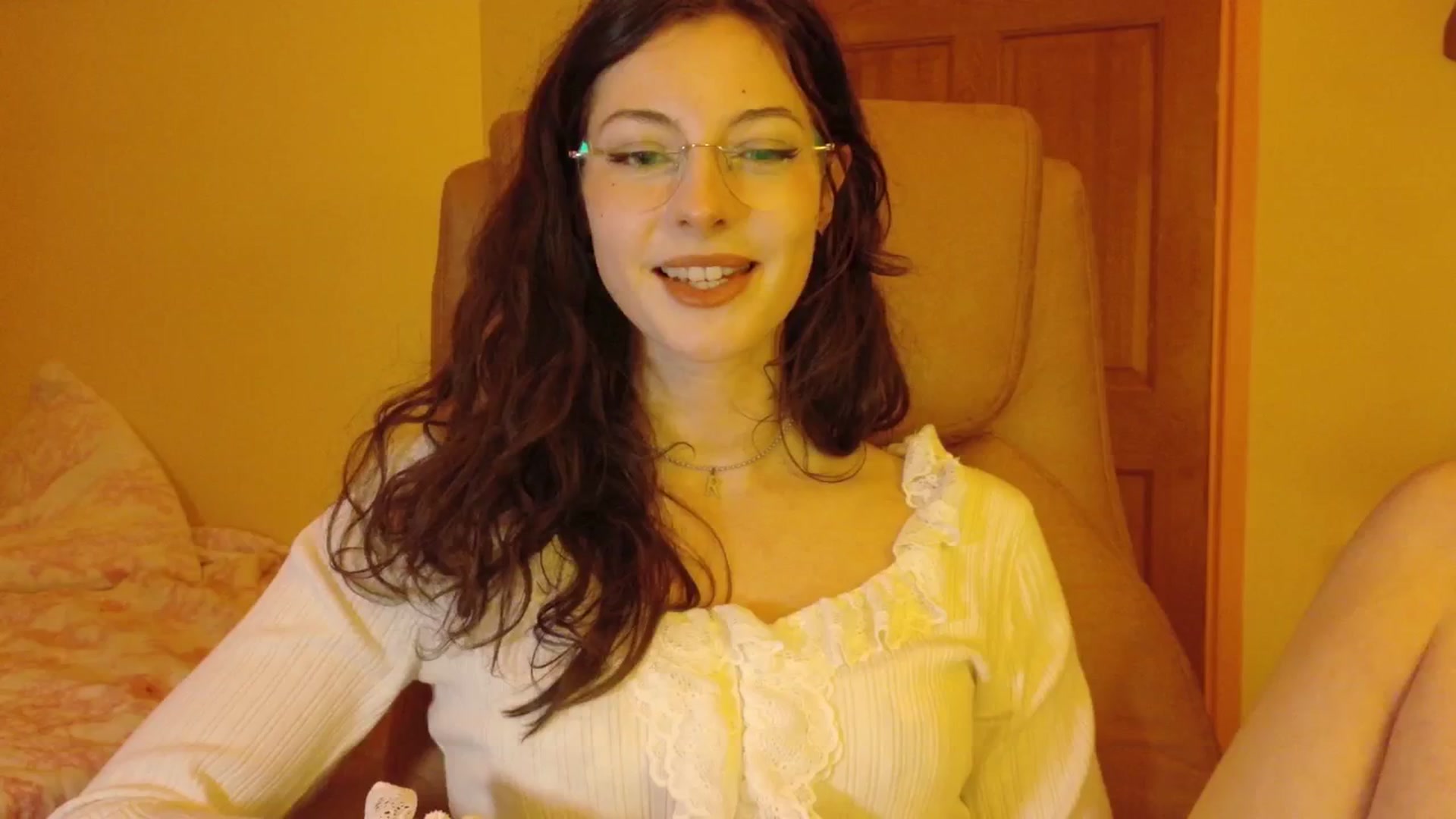 Gallery image thumbnail from porcelaincity's myfreecams stream on, 11/04/2025, 19:26 image 6 of 20