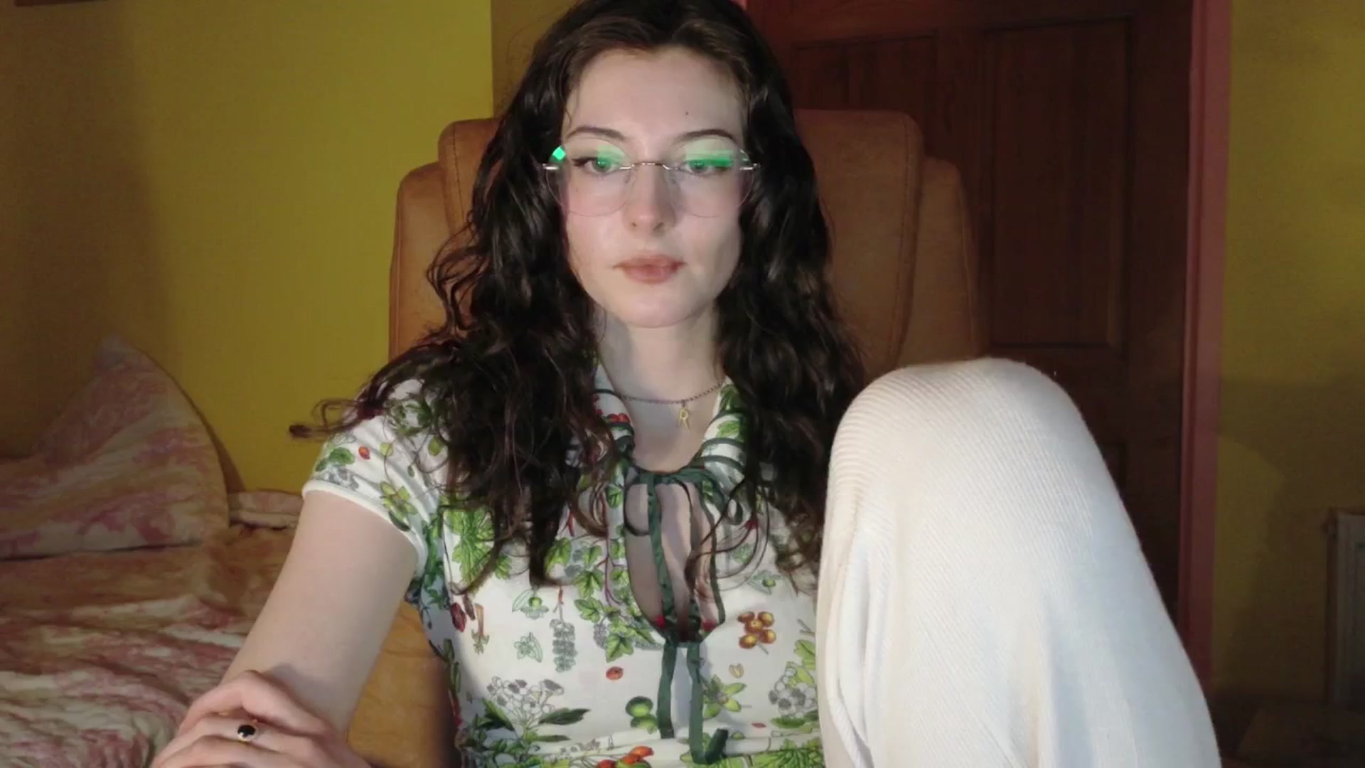 Gallery image thumbnail from porcelaincity's myfreecams stream on, 11/05/2025, 18:24 image 7 of 20