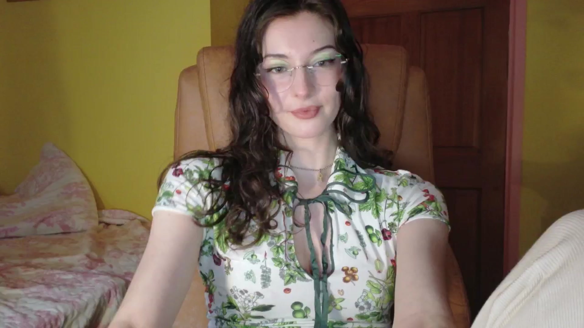 Gallery image thumbnail from porcelaincity's myfreecams stream on, 11/05/2025, 18:24 image 3 of 20