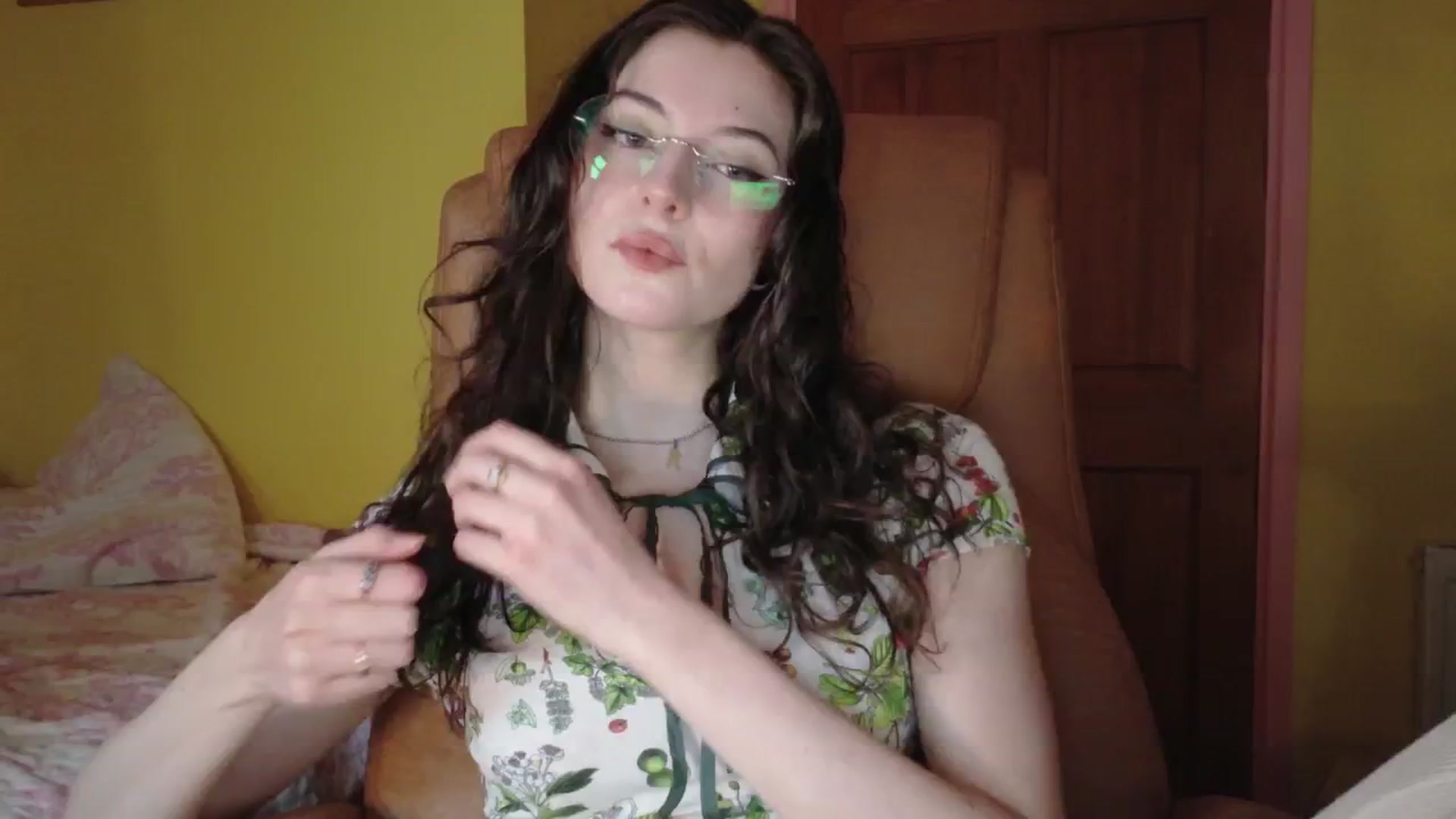 Gallery image thumbnail from porcelaincity's myfreecams stream on, 11/05/2025, 18:24 image 2 of 20