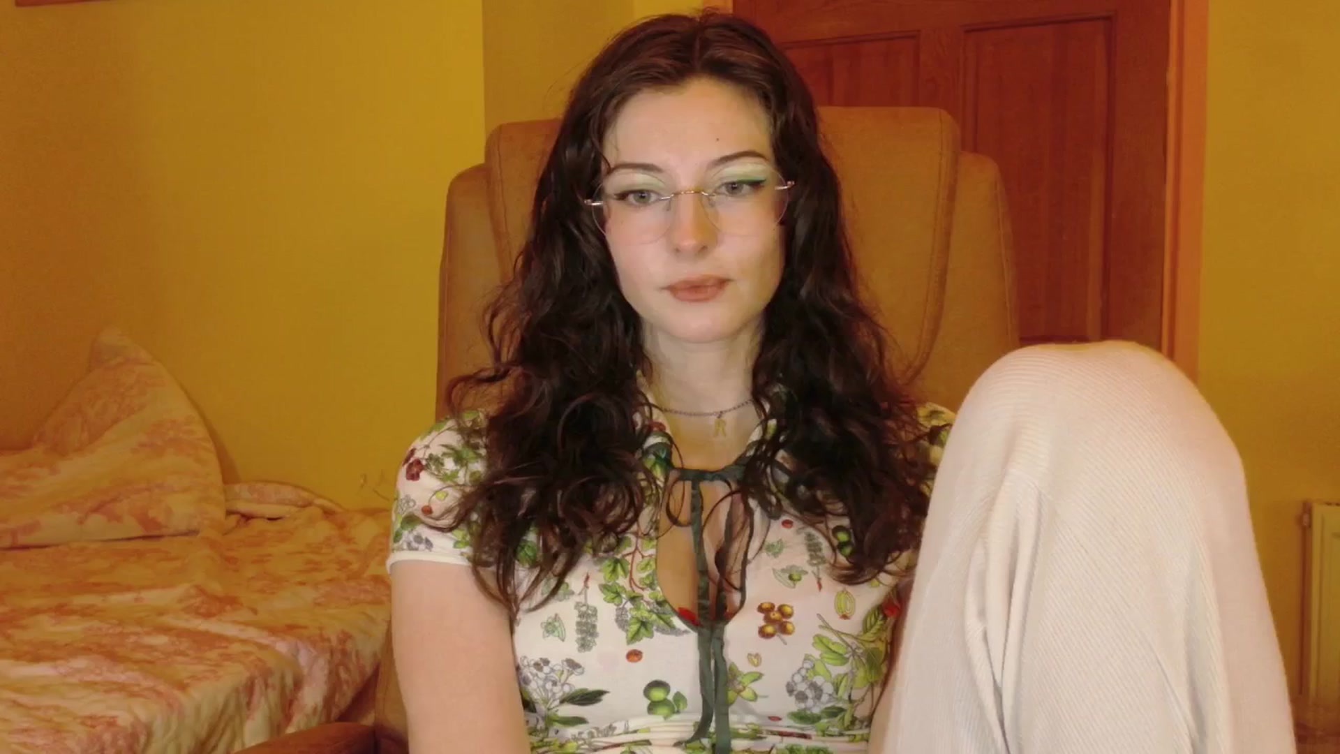Gallery image thumbnail from porcelaincity's myfreecams stream on, 11/05/2025, 18:24 image 8 of 20