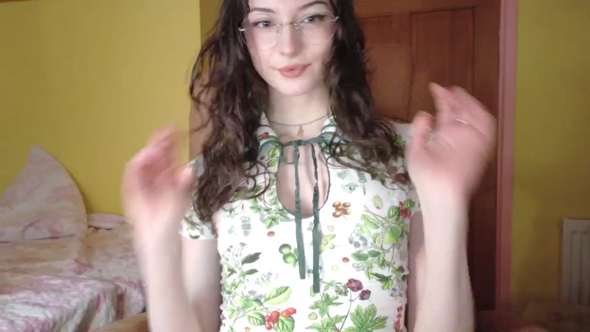 Gallery image thumbnail from porcelaincity's myfreecams stream on, 11/05/2025, 18:24 image 1 of 20