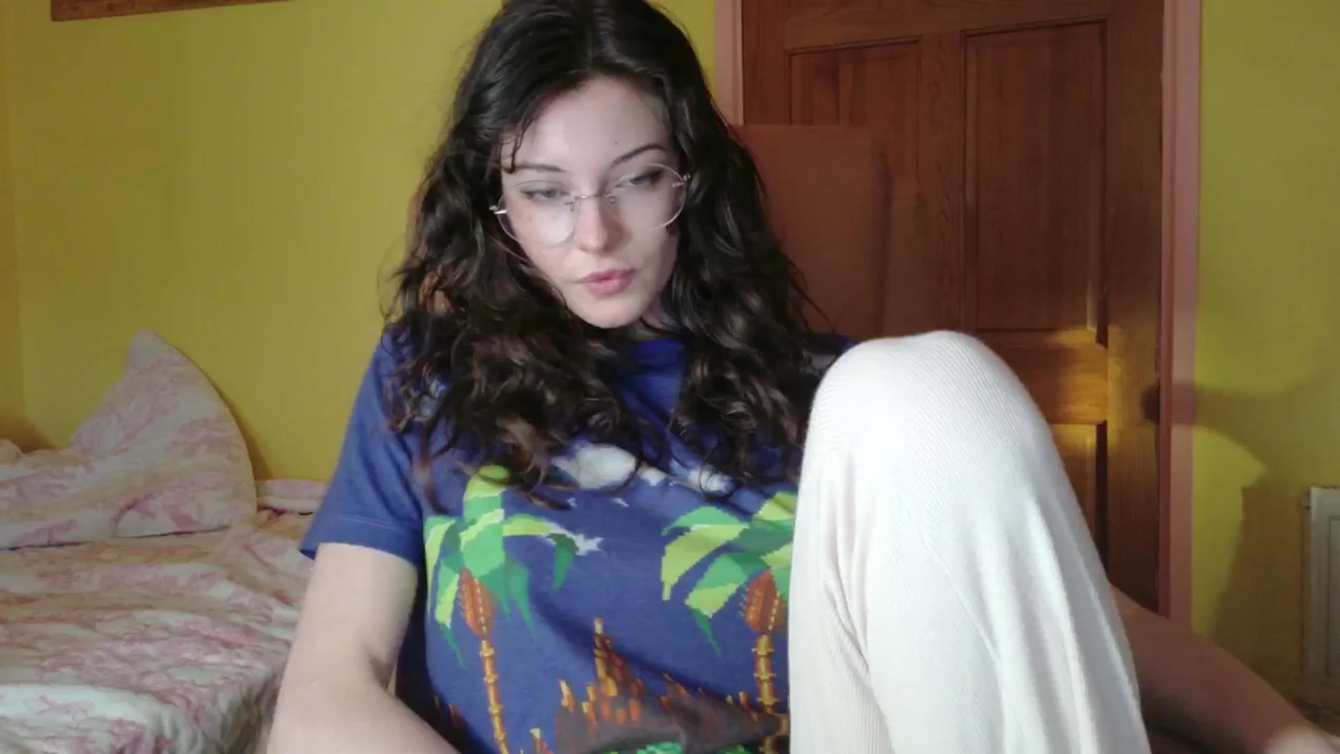 Gallery image thumbnail from porcelaincity's myfreecams stream on, 11/06/2025, 16:18 image 19 of 20