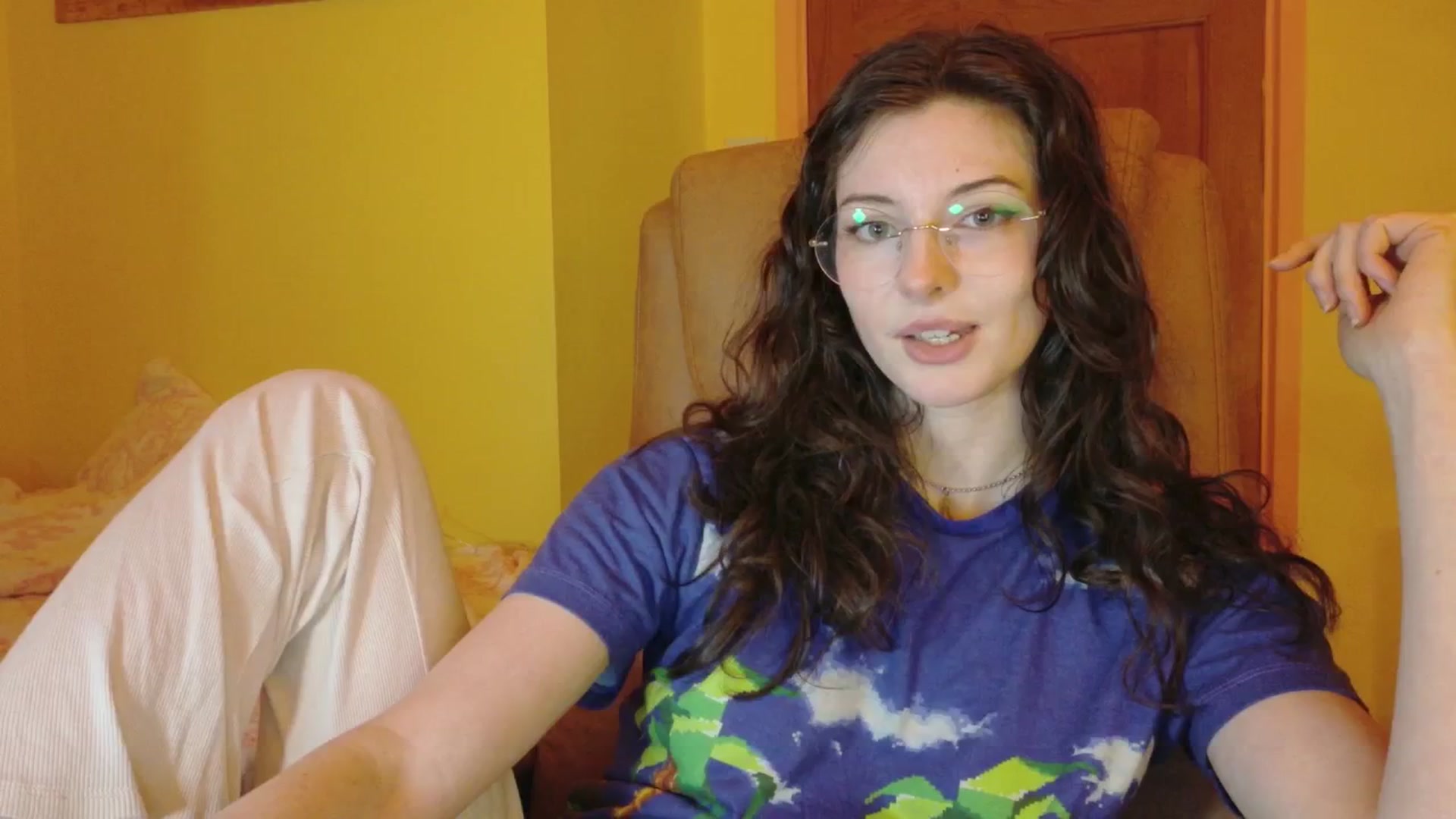 Gallery image thumbnail from porcelaincity's myfreecams stream on, 11/06/2025, 17:04 image 14 of 20