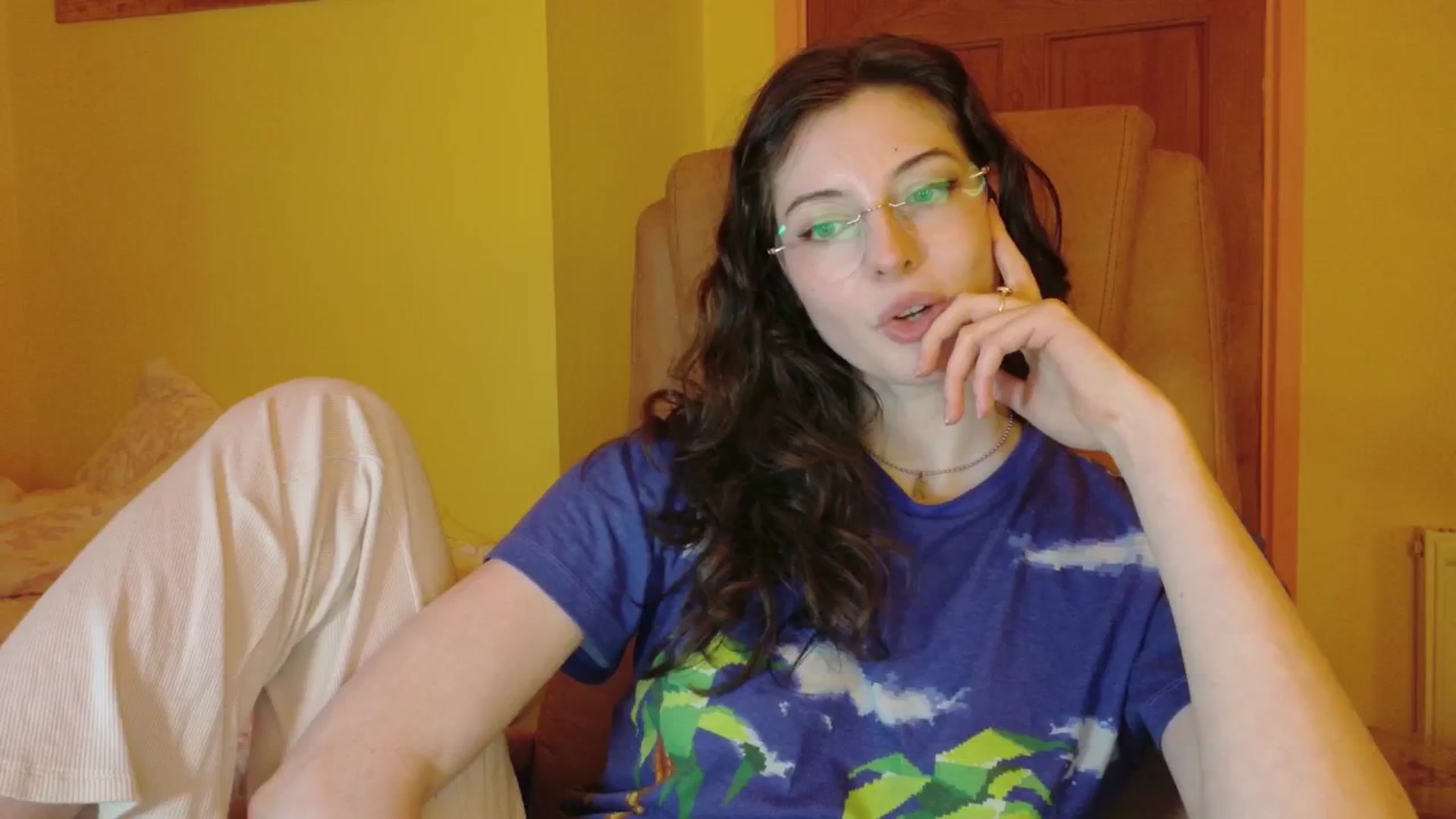 Gallery image thumbnail from porcelaincity's myfreecams stream on, 11/06/2025, 17:04 image 13 of 20