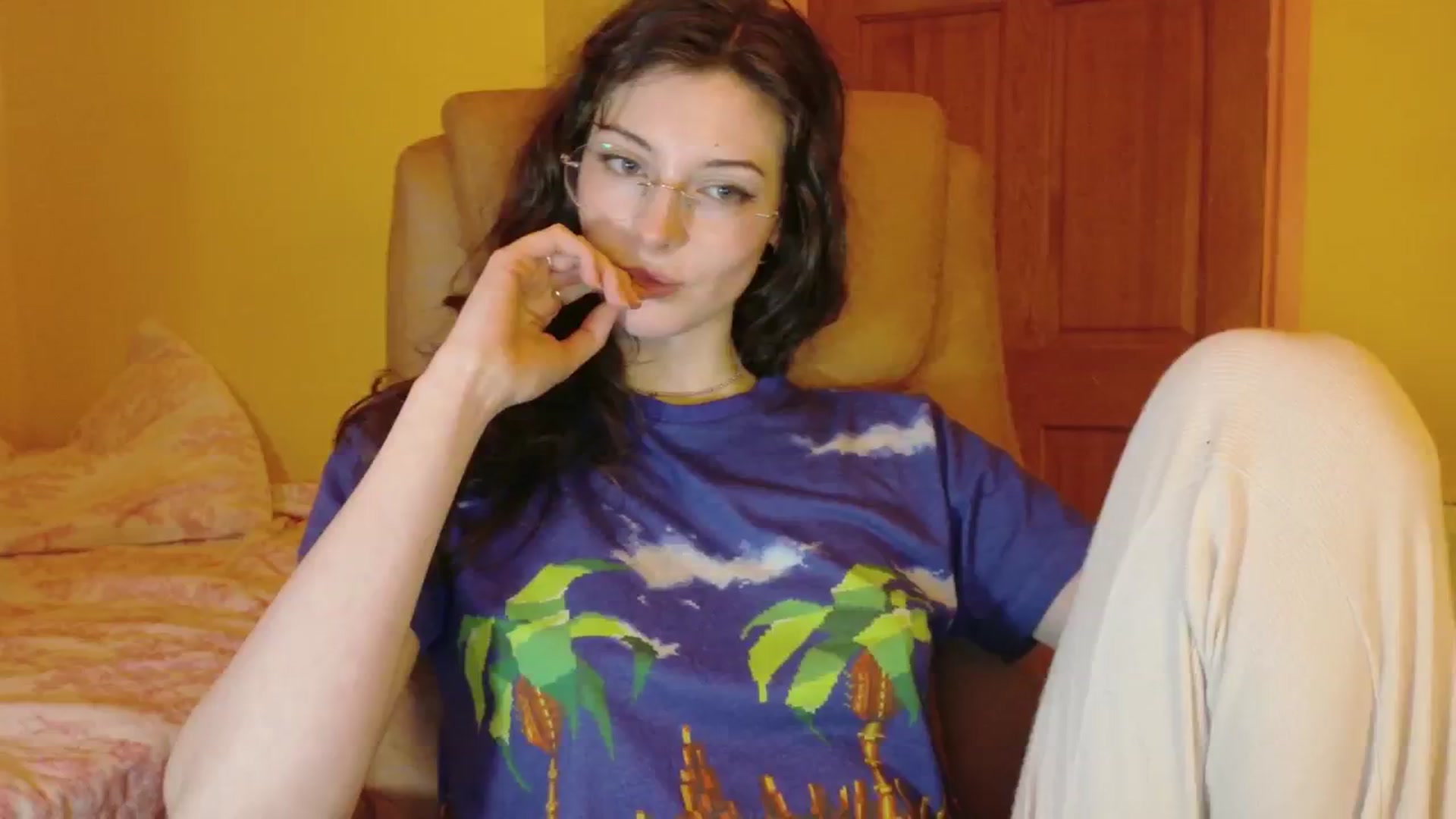 Gallery image thumbnail from porcelaincity's myfreecams stream on, 11/06/2025, 17:04 image 18 of 20