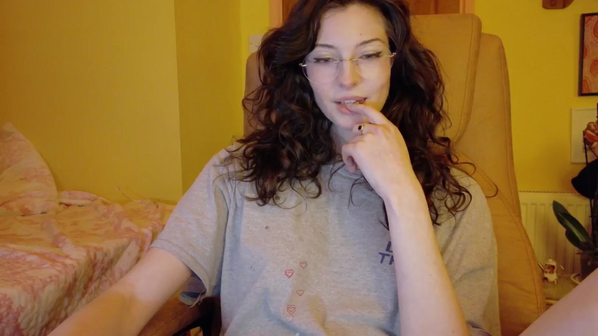 Gallery image thumbnail from porcelaincity's myfreecams stream on, 11/12/2025, 18:59 image 5 of 20