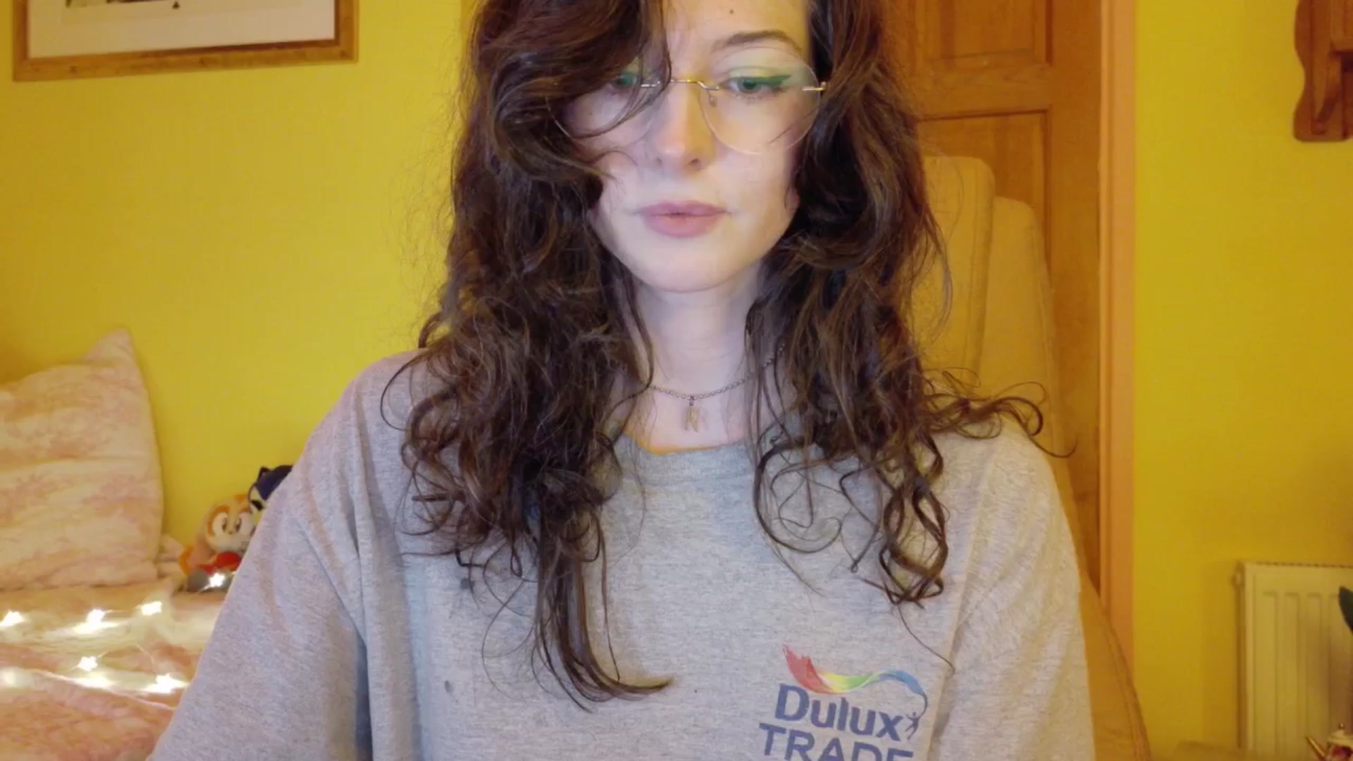 Gallery image thumbnail from porcelaincity's myfreecams stream on, 11/12/2025, 18:59 image 12 of 20