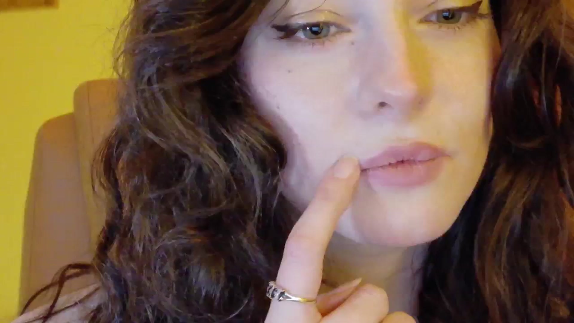 Gallery image thumbnail from porcelaincity's myfreecams stream on, 11/12/2025, 18:59 image 9 of 20