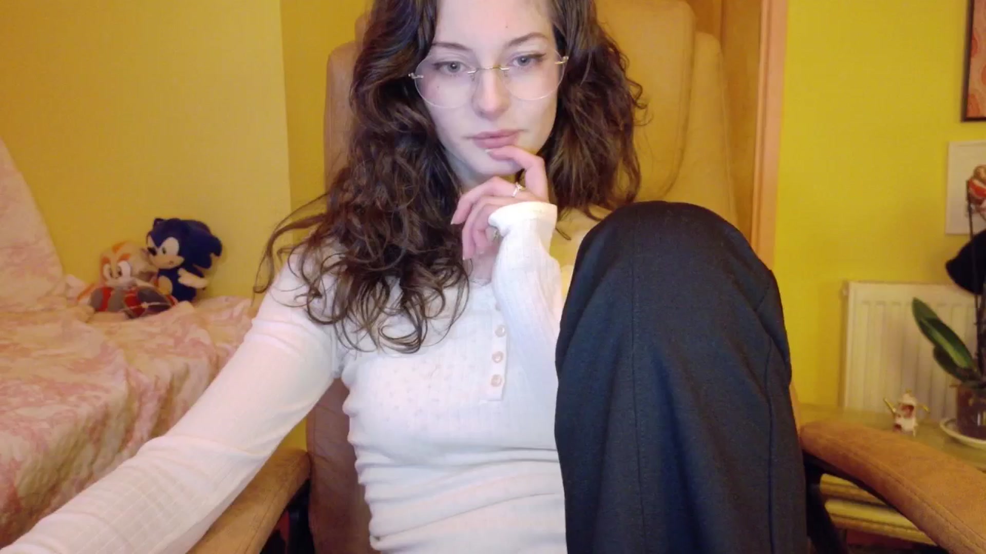 Gallery image thumbnail from porcelaincity's myfreecams stream on, 11/17/2025, 18:46 image 4 of 20