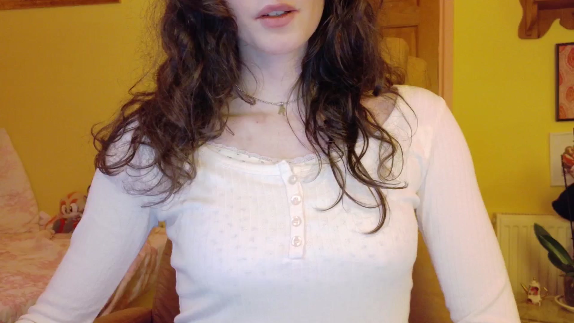 Gallery image thumbnail from porcelaincity's myfreecams stream on, 11/17/2025, 18:46 image 6 of 20