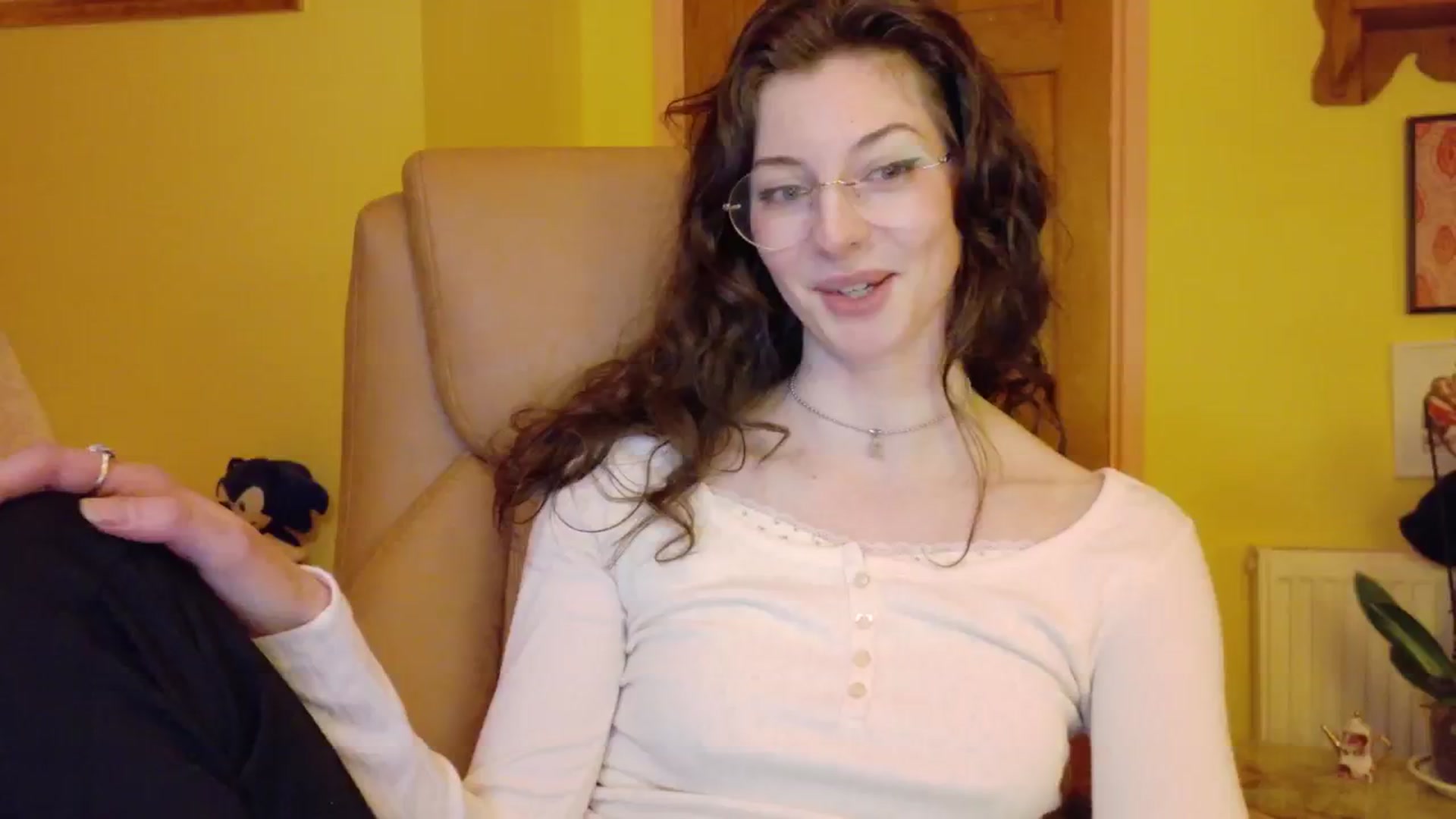 Gallery image thumbnail from porcelaincity's myfreecams stream on, 11/17/2025, 18:46 image 14 of 20