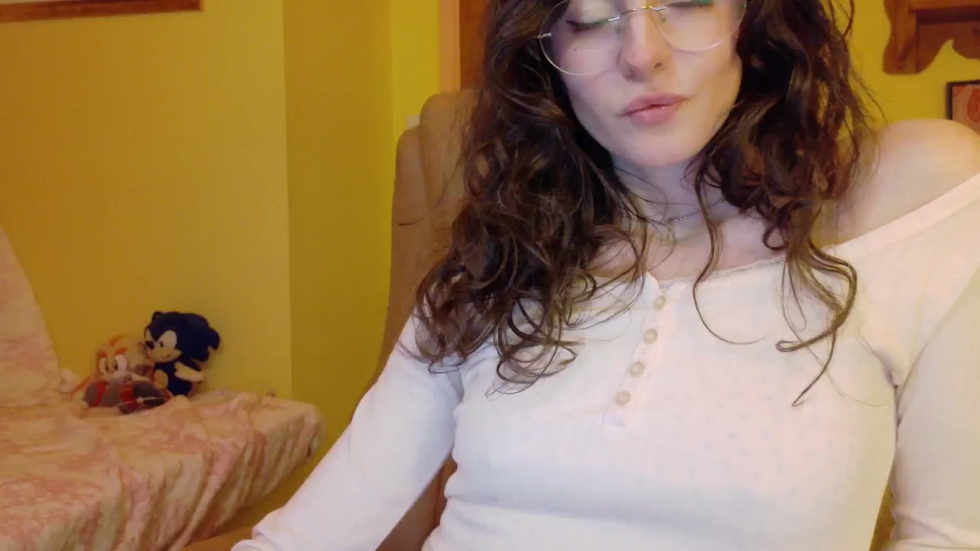 Gallery image thumbnail from porcelaincity's myfreecams stream on, 11/17/2025, 18:46 image 15 of 20