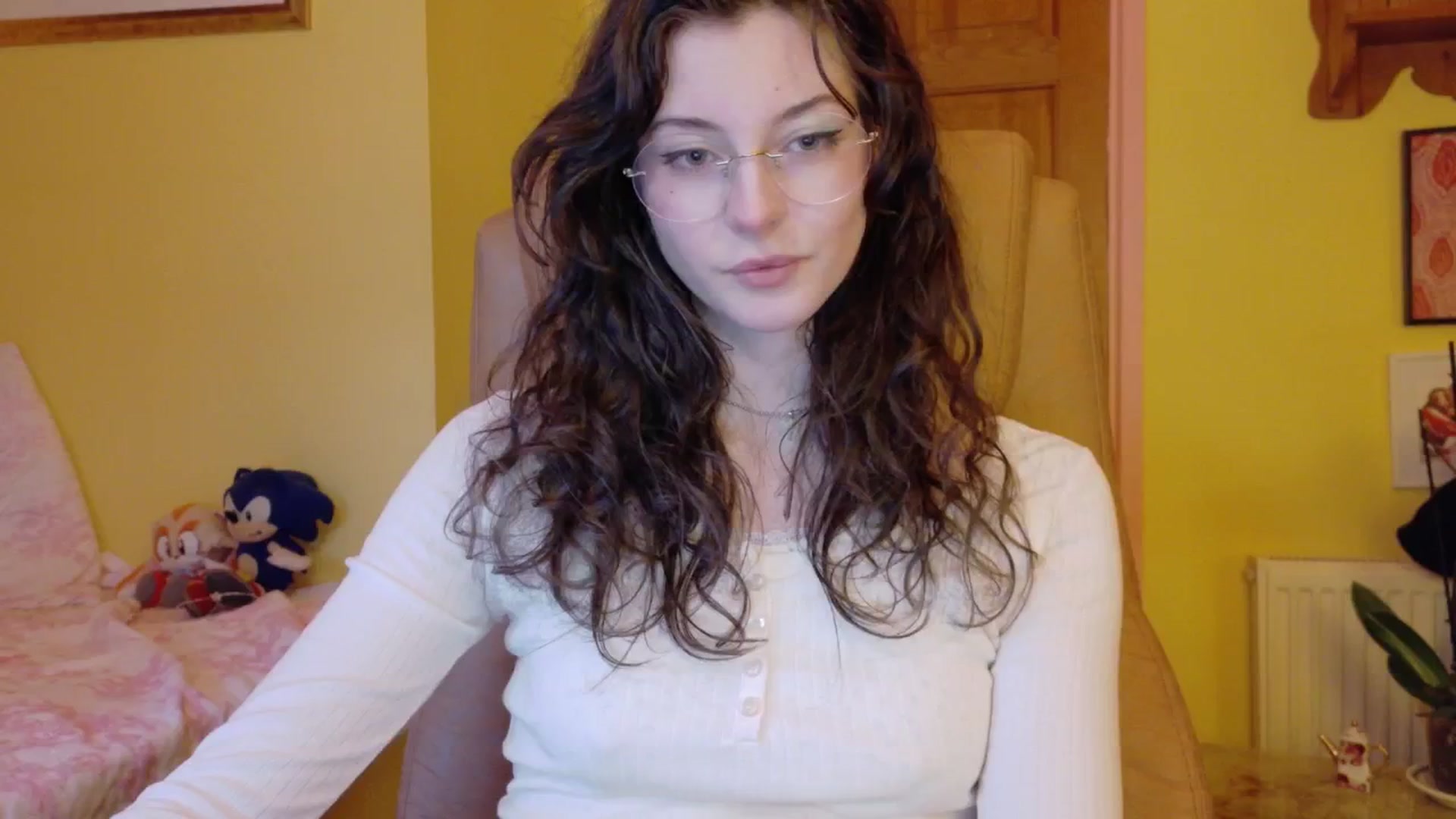 Gallery image thumbnail from porcelaincity's myfreecams stream on, 11/17/2025, 18:46 image 1 of 20