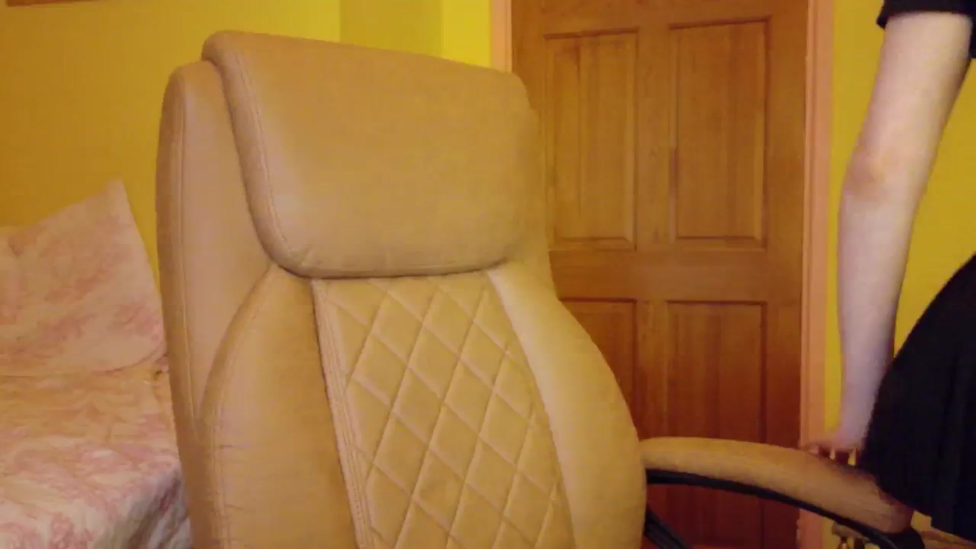 Gallery image thumbnail from porcelaincity's myfreecams stream on, 11/19/2025, 18:05 image 12 of 20