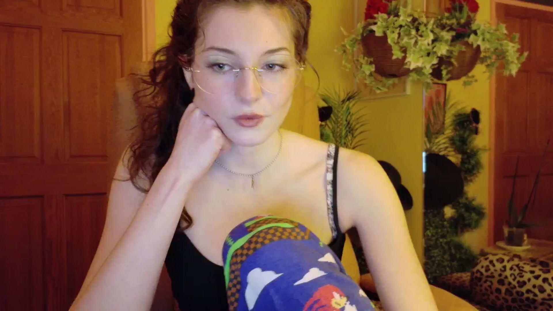 Gallery image thumbnail from porcelaincity's myfreecams stream on, 11/26/2025, 17:05 image 10 of 20
