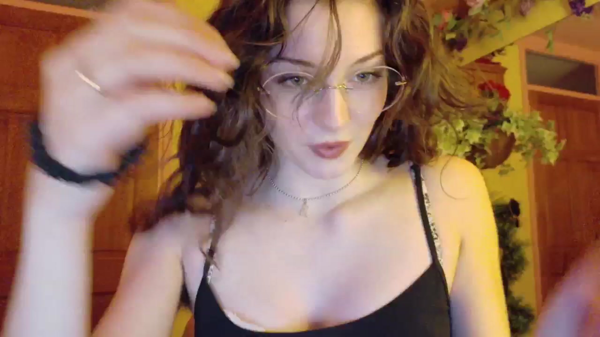 Gallery image thumbnail from porcelaincity's myfreecams stream on, 11/26/2025, 17:05 image 6 of 20