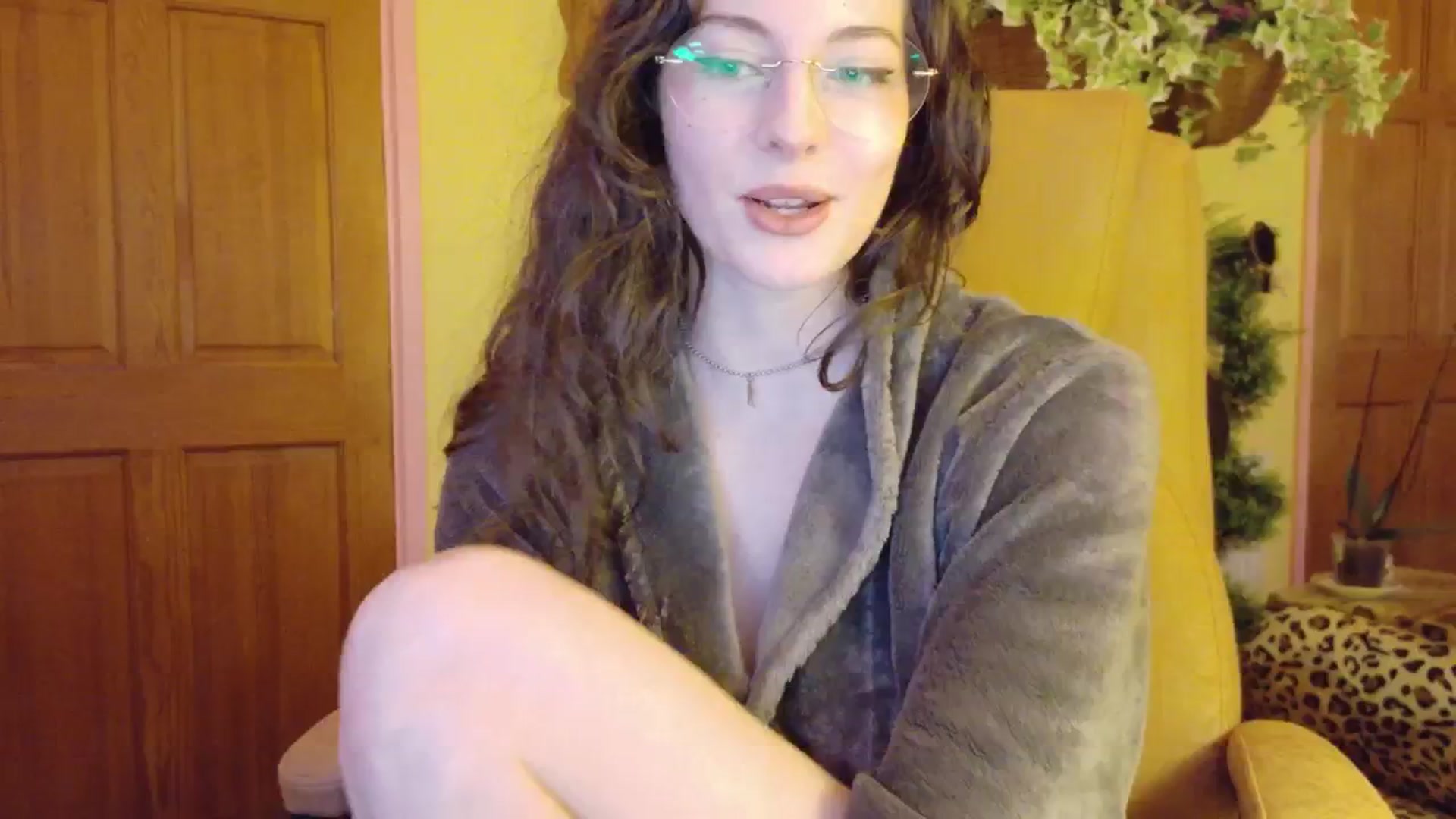 Gallery image thumbnail from porcelaincity's myfreecams stream on, 12/01/2025, 15:58 image 15 of 20