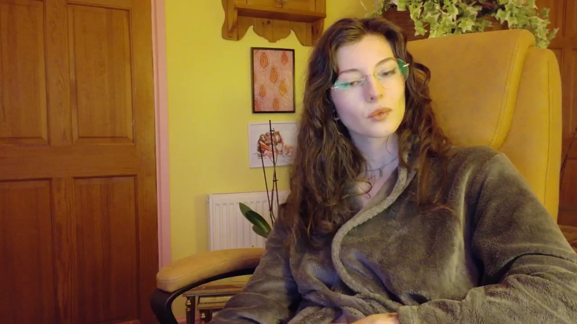 Gallery image thumbnail from porcelaincity's myfreecams stream on, 12/01/2025, 15:58 image 12 of 20
