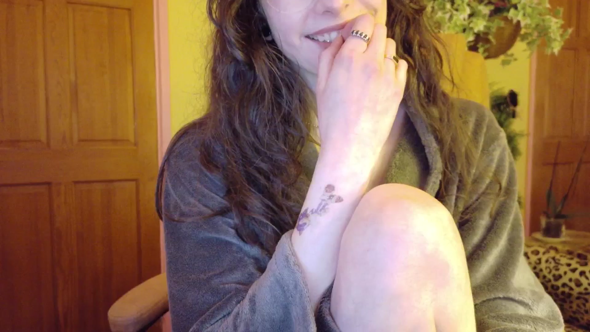 Gallery image thumbnail from porcelaincity's myfreecams stream on, 12/01/2025, 15:58 image 11 of 20