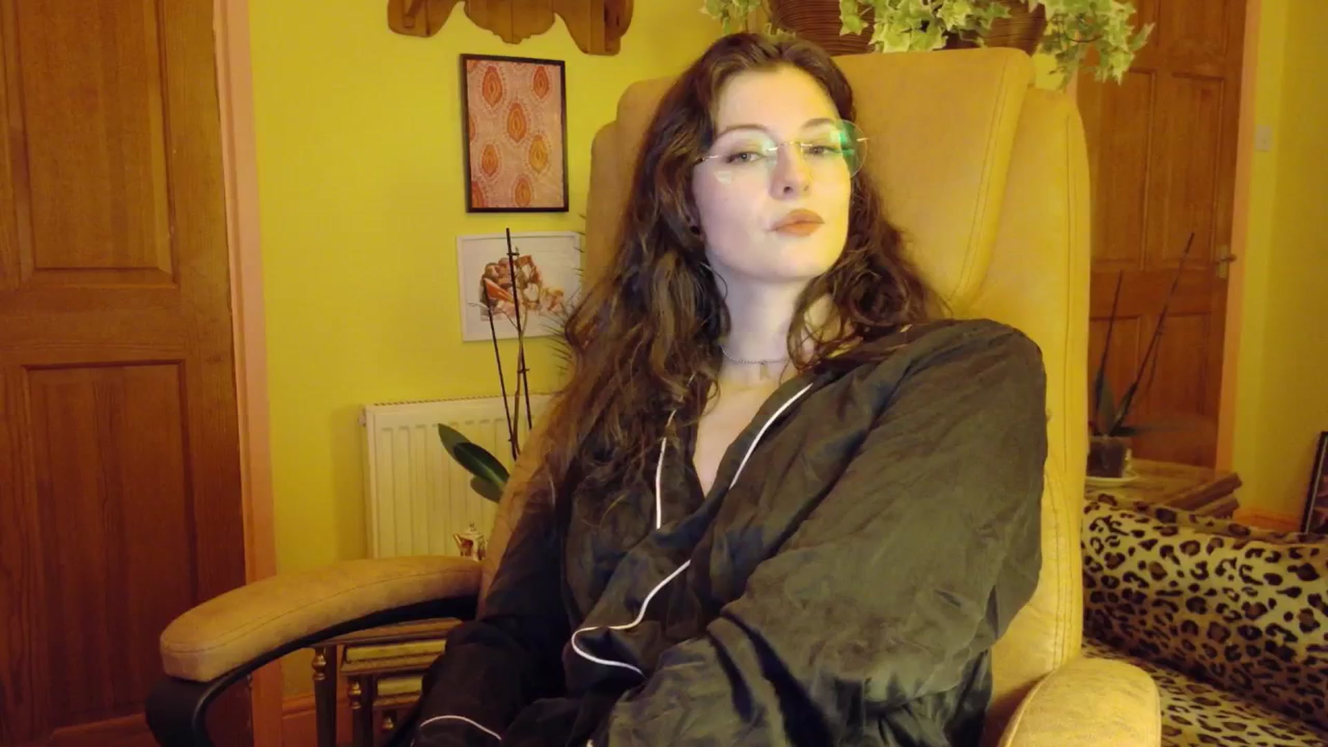 Gallery image thumbnail from porcelaincity's myfreecams stream on, 12/02/2025, 18:22 image 10 of 20