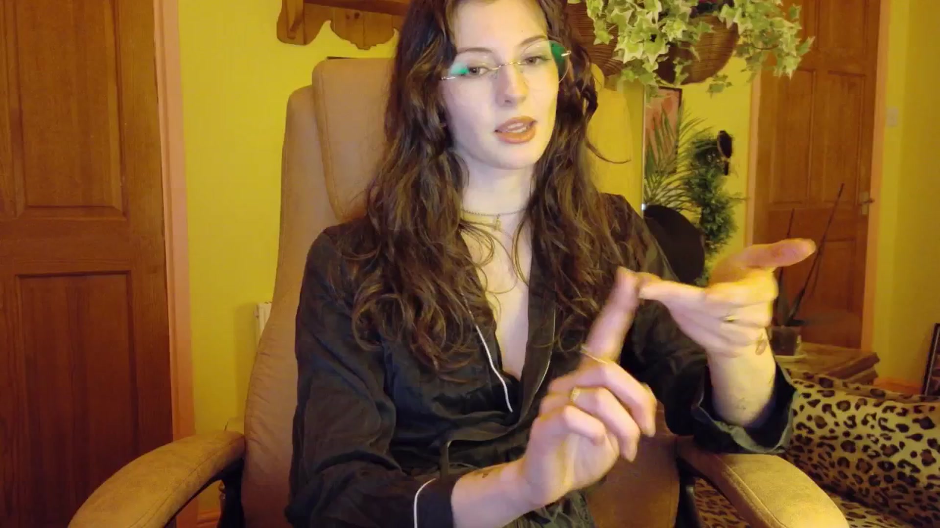Gallery image thumbnail from porcelaincity's myfreecams stream on, 12/02/2025, 18:22 image 2 of 20