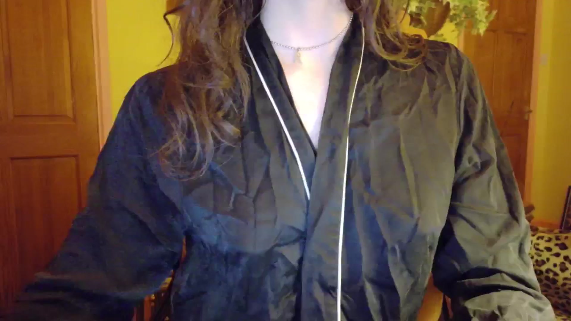 Gallery image thumbnail from porcelaincity's myfreecams stream on, 12/02/2025, 18:22 image 9 of 20