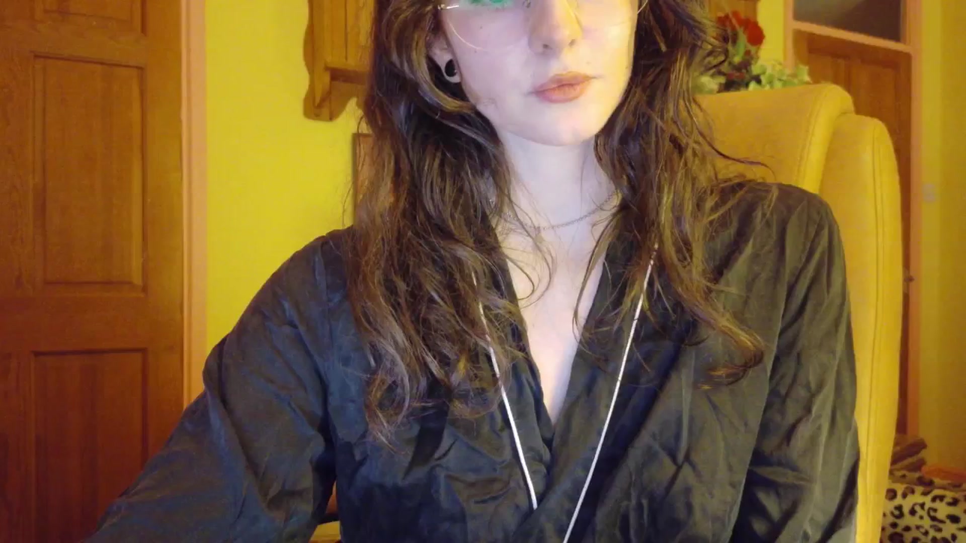 Gallery image thumbnail from porcelaincity's myfreecams stream on, 12/02/2025, 18:22 image 20 of 20