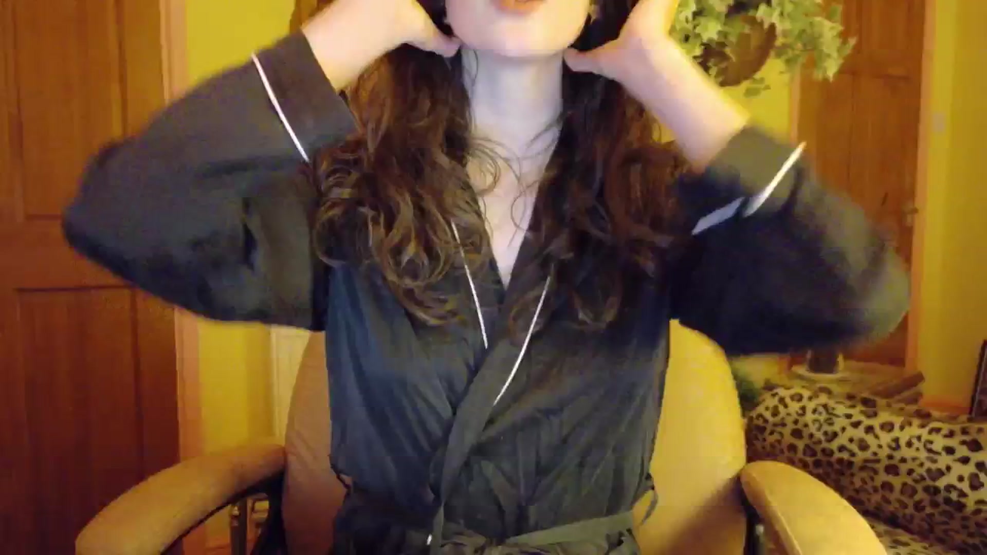 Gallery image thumbnail from porcelaincity's myfreecams stream on, 12/02/2025, 18:22 image 3 of 20